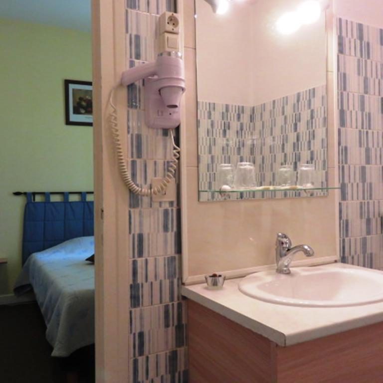 Le Relais Du Pont De Rhodes Hotel Frayssinet Kamer foto