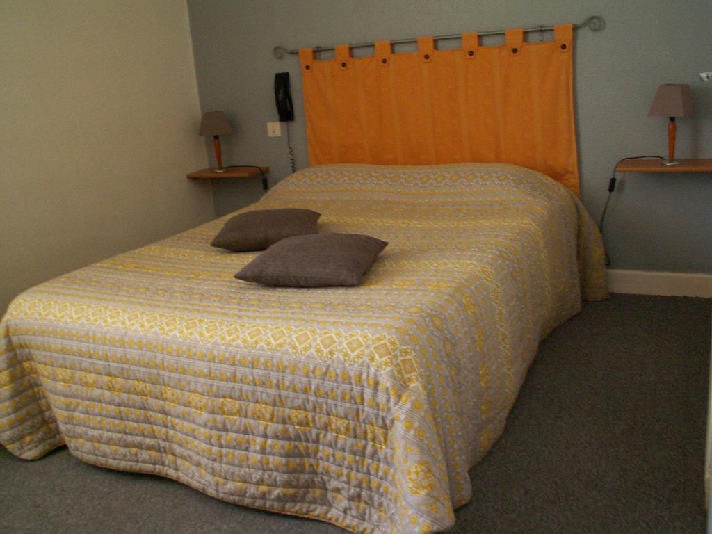 Le Relais Du Pont De Rhodes Hotel Frayssinet Kamer foto