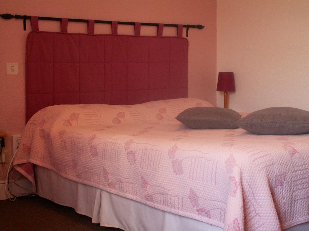 Le Relais Du Pont De Rhodes Hotel Frayssinet Kamer foto