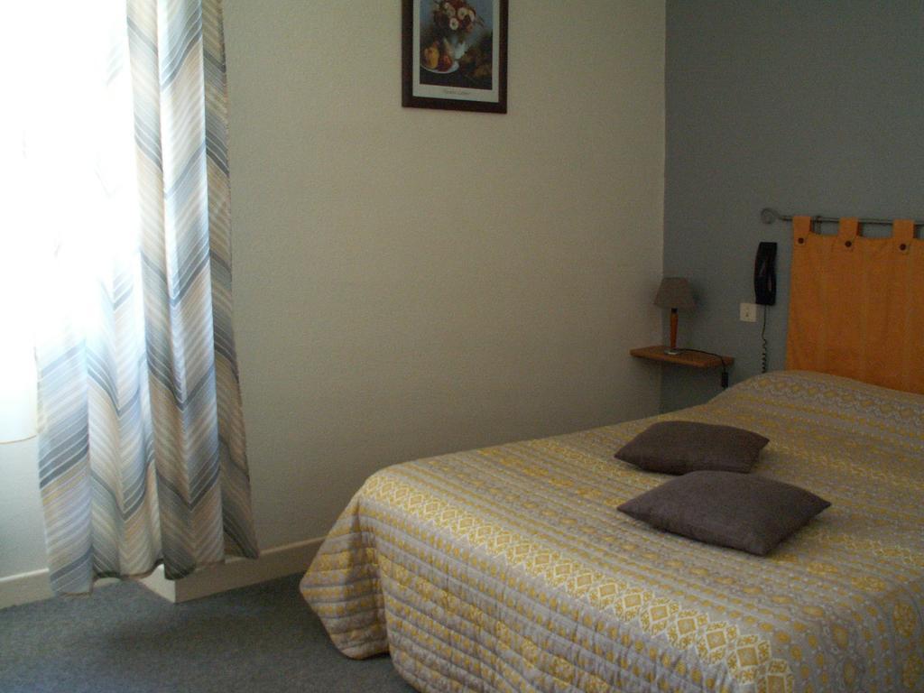 Le Relais Du Pont De Rhodes Hotel Frayssinet Kamer foto